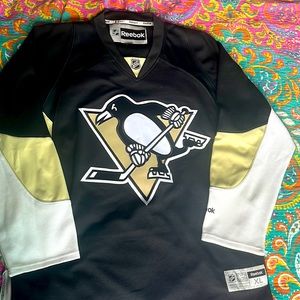 Pittsburg Penguins Hockey Jersey- XL